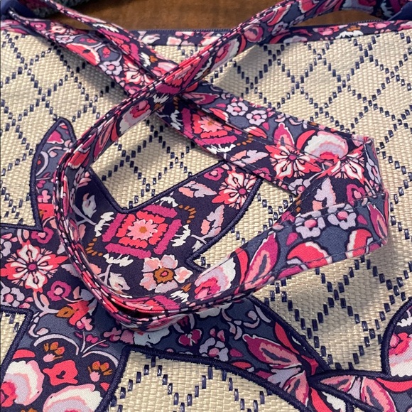 Vera Bradley Floral Starfish Design Should Bag No Call Outs - Picture 4 of 7